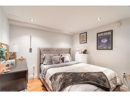 537 Ferguson Avenue N, Hamilton, ON - Indoor Photo Showing Bedroom