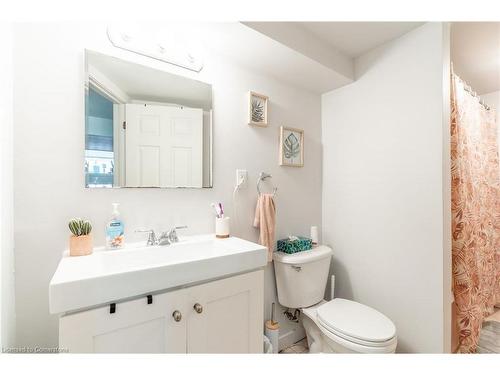 537 Ferguson Avenue N, Hamilton, ON - Indoor Photo Showing Bathroom