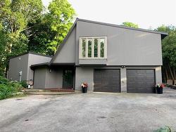 38 Oak Avenue  Dundas, ON L9H 4Y9