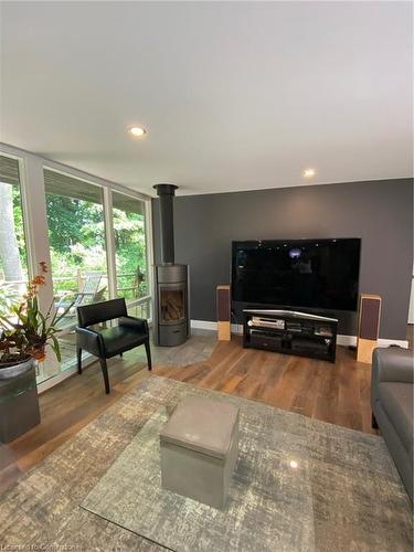 38 Oak Avenue, Dundas, ON - Indoor Photo Showing Living Room With Fireplace