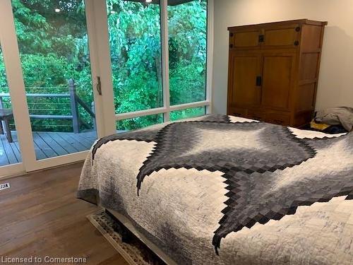 38 Oak Avenue, Dundas, ON - Indoor Photo Showing Bedroom