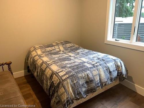 38 Oak Avenue, Dundas, ON - Indoor Photo Showing Bedroom