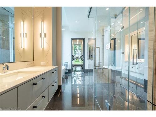 865 Glenwood Avenue, Burlington, ON - Indoor Photo Showing Bathroom