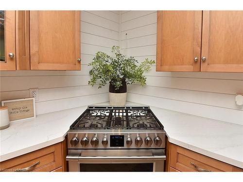 587 Mary Street, Hamilton, ON - Indoor Photo Showing Kitchen