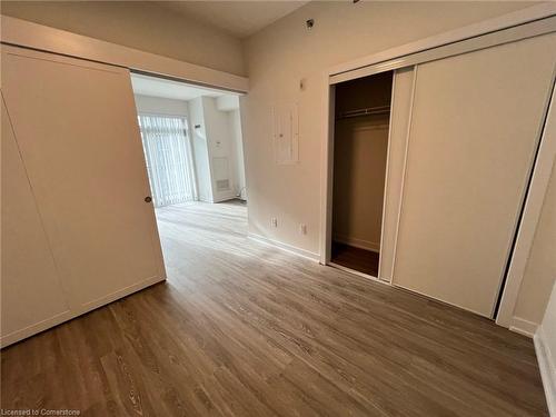 401-2486 Old Bronte Road, Oakville, ON - Indoor Photo Showing Other Room