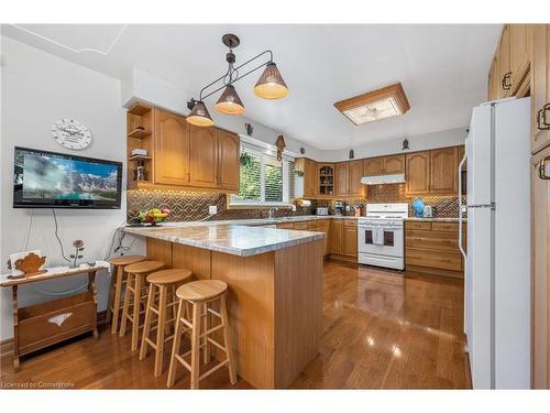 54 Valley Road, St. Catharines, ON - Indoor Photo Showing Kitchen