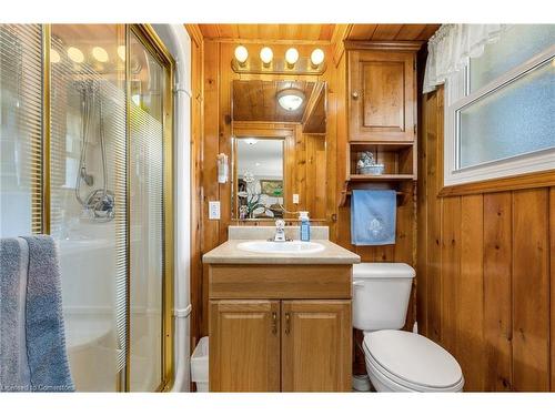 54 Valley Road, St. Catharines, ON - Indoor Photo Showing Bathroom