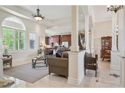 9893 Dickenson Road W, Hamilton, ON - Indoor Photo Showing Living Room