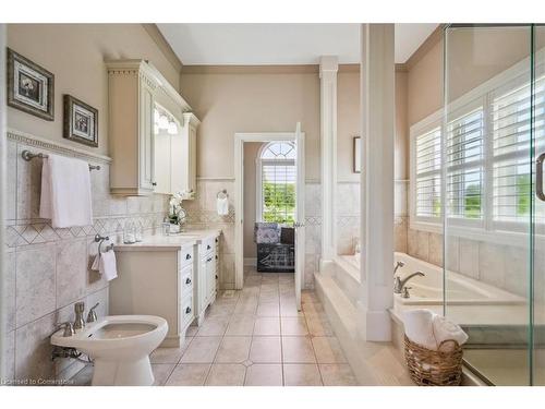 9893 Dickenson Road W, Hamilton, ON - Indoor Photo Showing Bathroom