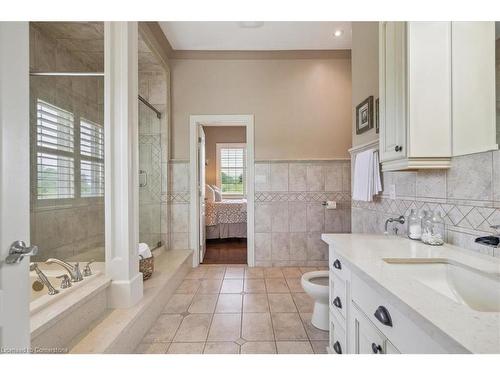 9893 Dickenson Road W, Hamilton, ON - Indoor Photo Showing Bathroom