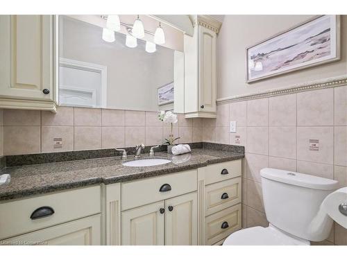 9893 Dickenson Road W, Hamilton, ON - Indoor Photo Showing Bathroom