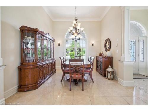 9893 Dickenson Road W, Hamilton, ON - Indoor Photo Showing Dining Room