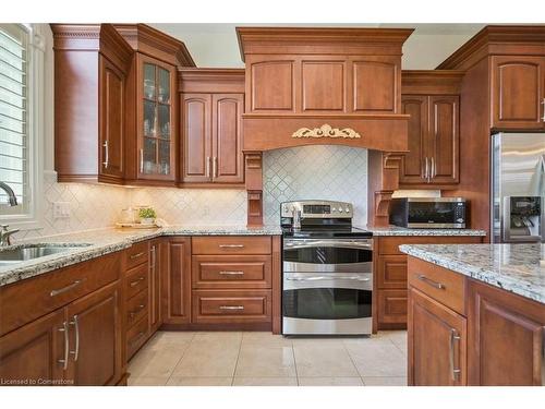 9893 Dickenson Road W, Hamilton, ON - Indoor Photo Showing Kitchen