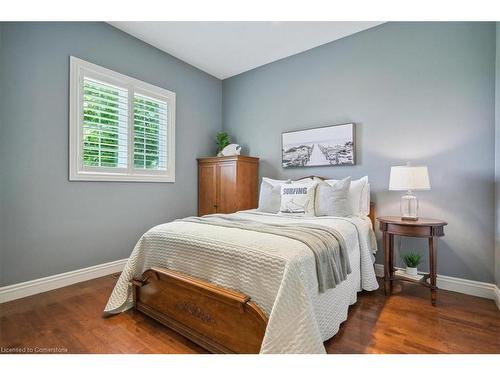 9893 Dickenson Road W, Hamilton, ON - Indoor Photo Showing Bedroom