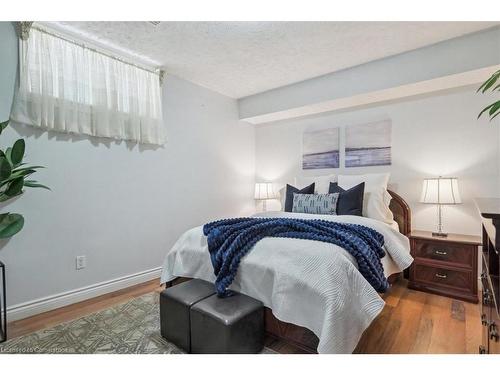 9893 Dickenson Road W, Hamilton, ON - Indoor Photo Showing Bedroom