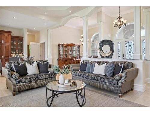 9893 Dickenson Road W, Hamilton, ON - Indoor Photo Showing Living Room