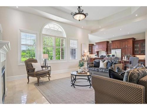 9893 Dickenson Road W, Hamilton, ON - Indoor Photo Showing Living Room