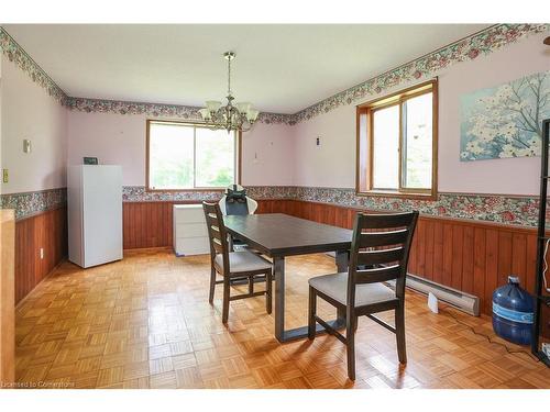 2757 Barron Road, Fonthill, ON - Indoor Photo Showing Dining Room