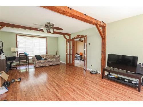 2757 Barron Road, Fonthill, ON - Indoor Photo Showing Living Room