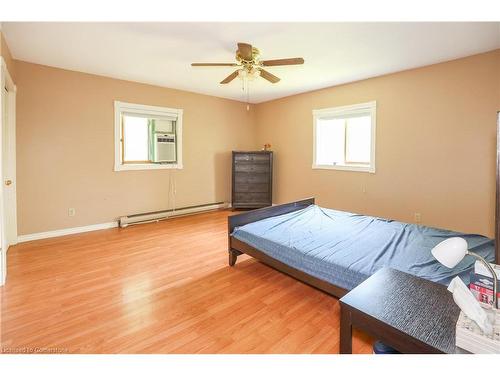 2757 Barron Road, Fonthill, ON - Indoor Photo Showing Bedroom