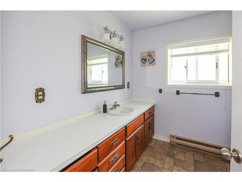 2757 Barron Road, Fonthill, ON - Indoor Photo Showing Bathroom