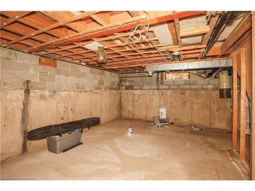 2757 Barron Road, Fonthill, ON - Indoor Photo Showing Basement