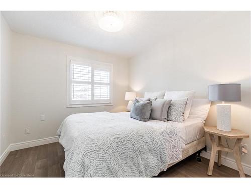 109 Peachwood Crescent, Stoney Creek, ON - Indoor Photo Showing Bedroom