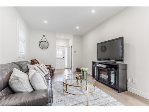 109 Peachwood Crescent, Stoney Creek, ON - Indoor Photo Showing Living Room