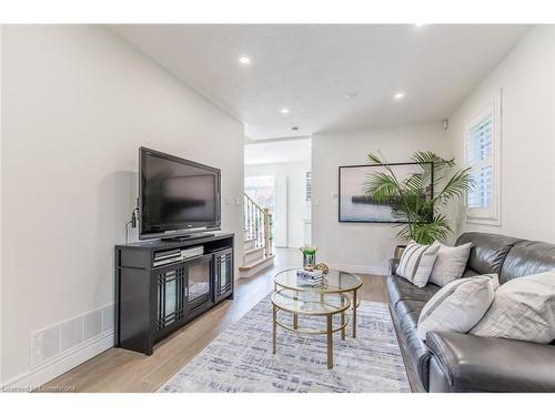 109 Peachwood Crescent, Stoney Creek, ON - Indoor Photo Showing Living Room