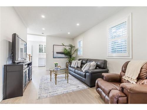 109 Peachwood Crescent, Stoney Creek, ON - Indoor Photo Showing Living Room