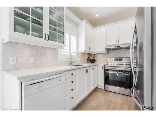 109 Peachwood Crescent, Stoney Creek, ON - Indoor Photo Showing Kitchen