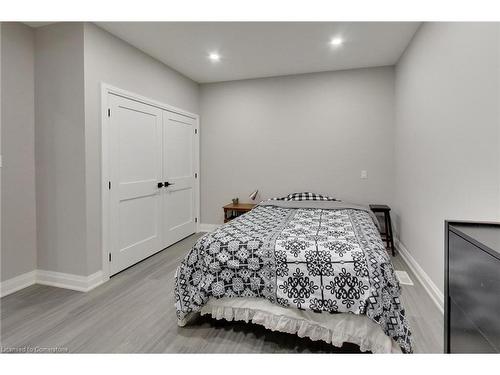 311 Echo Ridge Road, Kearney, ON - Indoor Photo Showing Bedroom