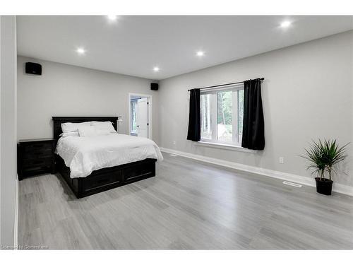 311 Echo Ridge Road, Kearney, ON - Indoor Photo Showing Bedroom