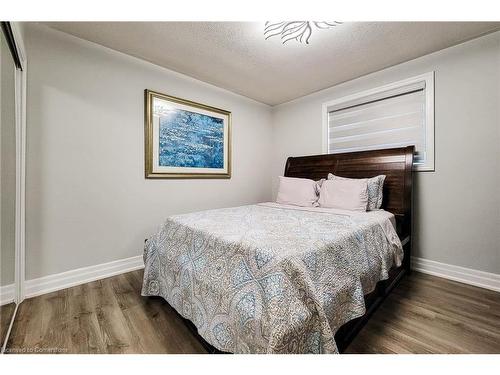 8 Sullivan Drive, St. Catharines, ON - Indoor Photo Showing Bedroom