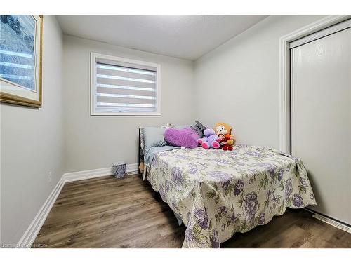 8 Sullivan Drive, St. Catharines, ON - Indoor Photo Showing Bedroom