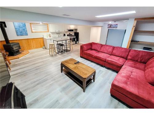 8 Sullivan Drive, St. Catharines, ON - Indoor Photo Showing Living Room