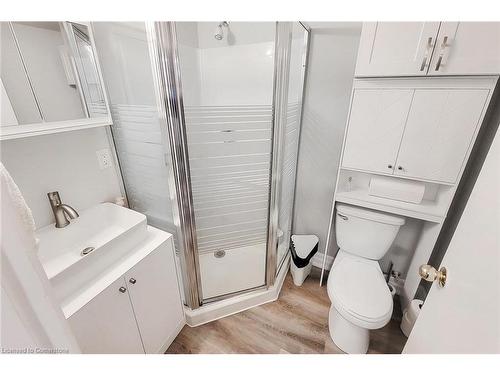 8 Sullivan Drive, St. Catharines, ON - Indoor Photo Showing Bathroom