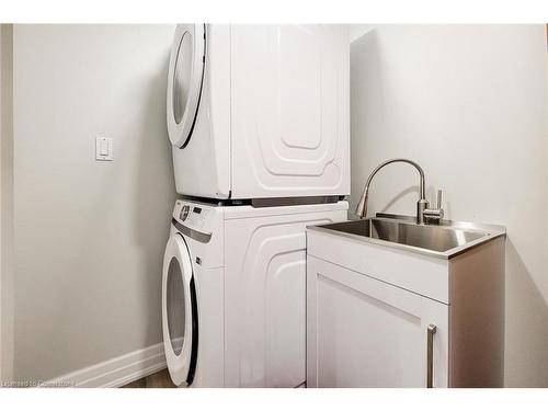 8 Sullivan Drive, St. Catharines, ON - Indoor Photo Showing Laundry Room