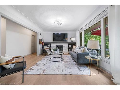 330 Ofield Road S, Dundas, ON - Indoor Photo Showing Living Room