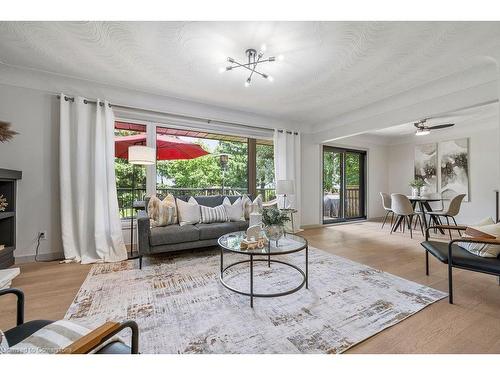 330 Ofield Road S, Dundas, ON - Indoor Photo Showing Living Room