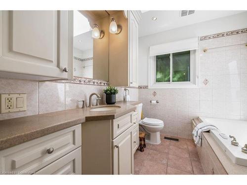 330 Ofield Road S, Dundas, ON - Indoor Photo Showing Bathroom