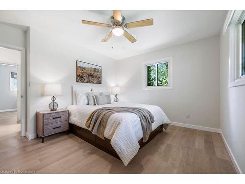 330 Ofield Road S, Dundas, ON - Indoor Photo Showing Bedroom