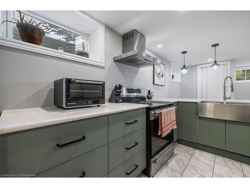 330 Ofield Road S, Dundas, ON - Indoor Photo Showing Kitchen