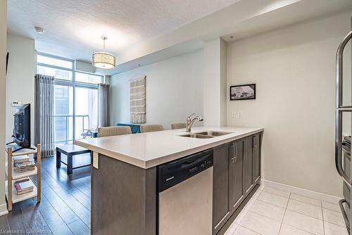 908-85 Robinson Street, Hamilton, ON - Indoor Photo Showing Kitchen With Double Sink