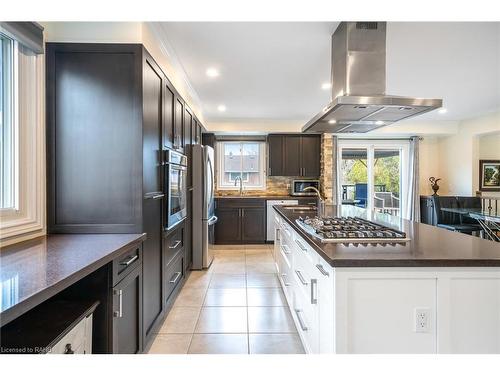 5 Lower Canada Drive, Niagara-On-The-Lake, ON - Indoor Photo Showing Kitchen With Upgraded Kitchen