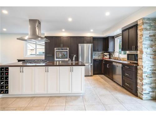 5 Lower Canada Drive, Niagara-On-The-Lake, ON - Indoor Photo Showing Kitchen With Upgraded Kitchen