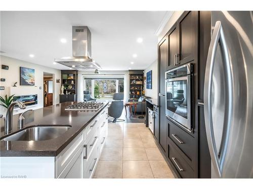 5 Lower Canada Drive, Niagara-On-The-Lake, ON - Indoor Photo Showing Kitchen With Upgraded Kitchen