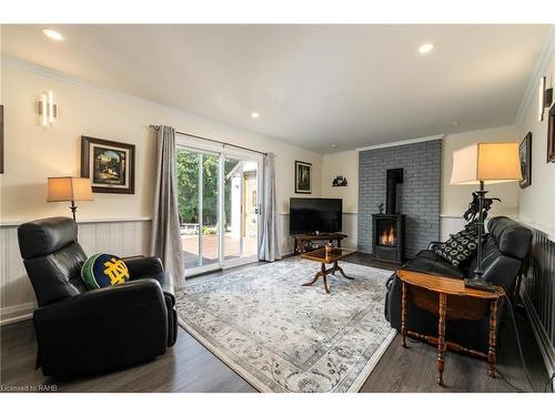 5 Lower Canada Drive, Niagara-On-The-Lake, ON - Indoor Photo Showing Living Room With Fireplace