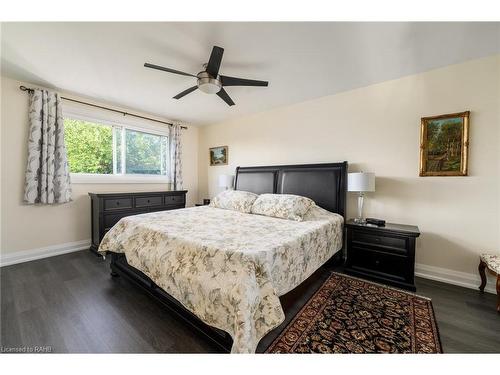 5 Lower Canada Drive, Niagara-On-The-Lake, ON - Indoor Photo Showing Bedroom