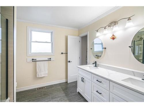 5 Lower Canada Drive, Niagara-On-The-Lake, ON - Indoor Photo Showing Bathroom